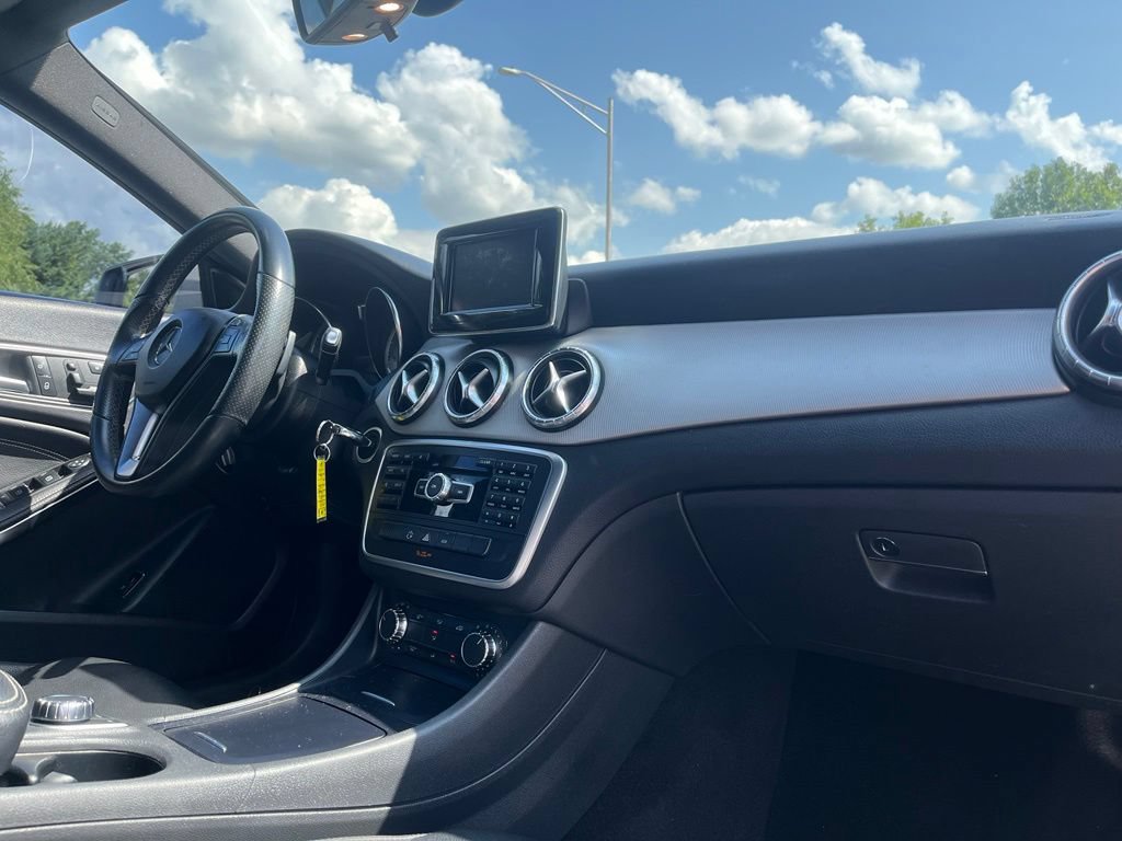 Used 2014 Mercedes-Benz CLA 250 image 29