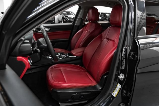 Used 2020 Alfa Romeo Giulia w/ Nero Edizione RWD image 27