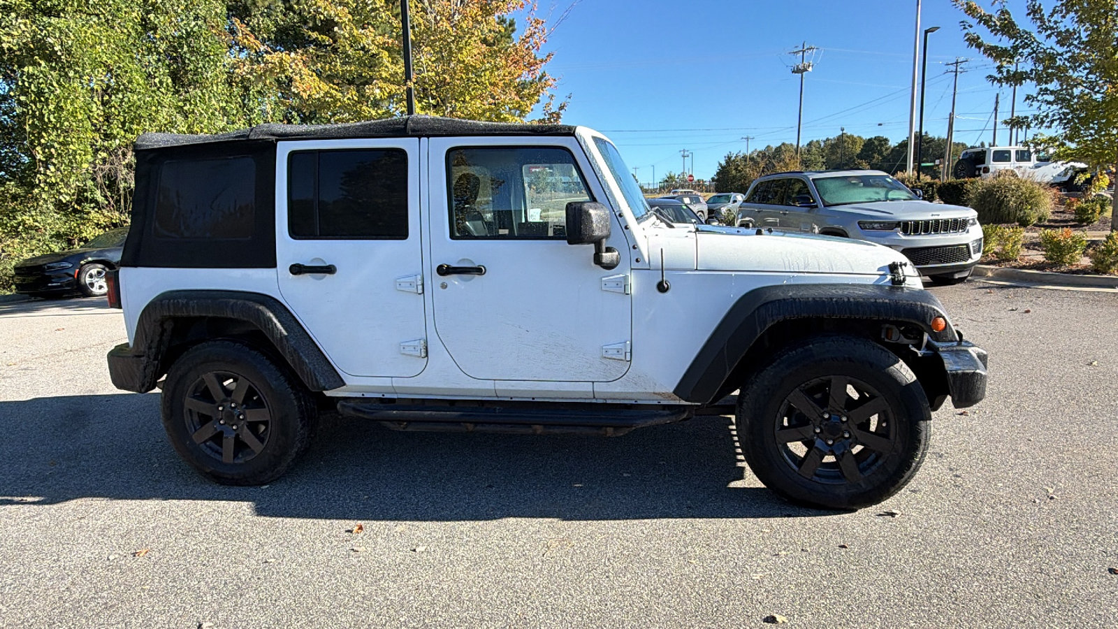 Used 2014 Jeep Wrangler Unlimited Sahara AWD/4WD image 7