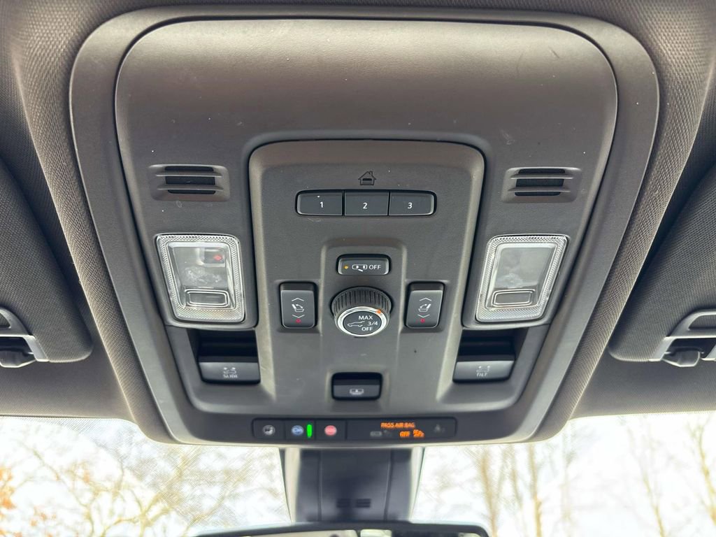 Used 2021 GMC Yukon SLT w/ SLT Premium Package image 34