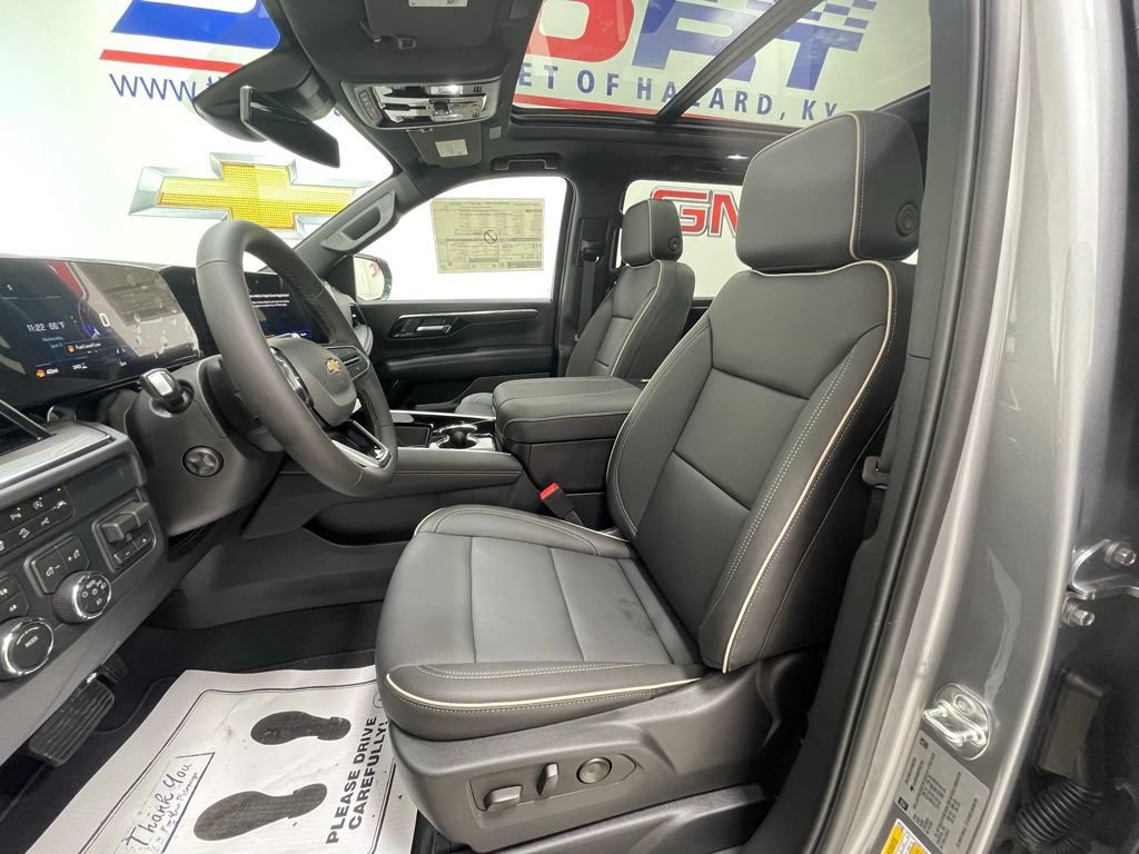 New 2026 Chevrolet Suburban Premier w/ Sun And Tow Package AWD/4WD image 21