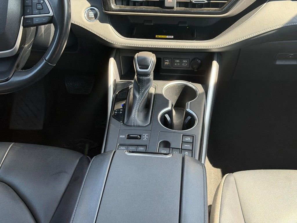 Used 2023 Toyota Highlander XLE AWD/4WD image 17