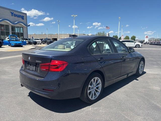 Used 2016 BMW 320i xDrive Sedan AWD/4WD image 3