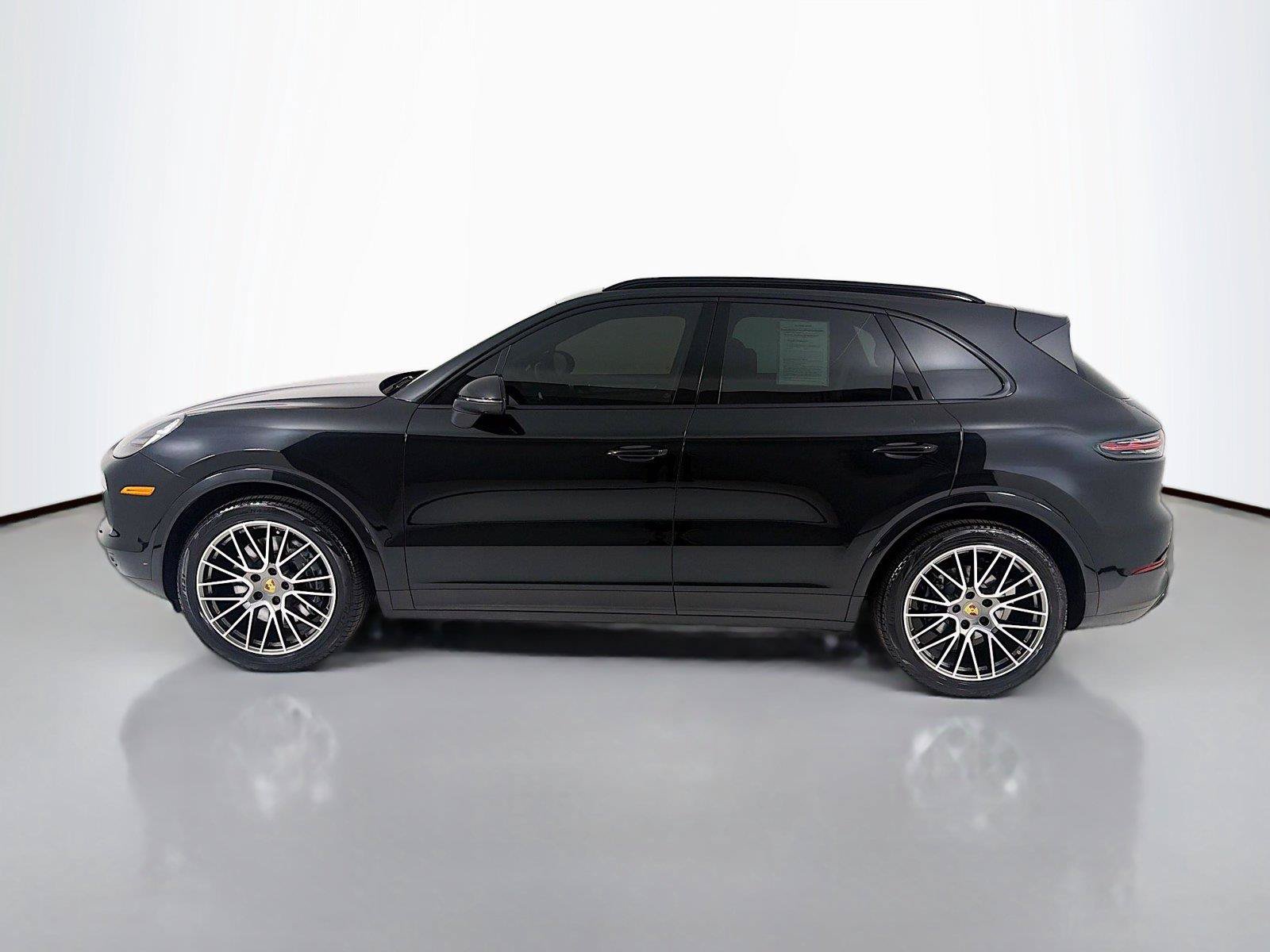 Certified 2023 Porsche Cayenne Platinum Edition AWD/4WD image 2