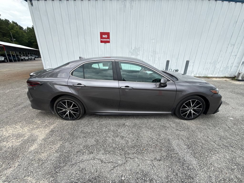 Used 2023 Toyota Camry SE FWD image 9