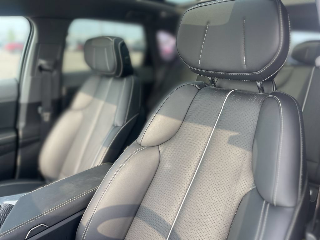 Certified 2025 Cadillac Optiq Sport 2 w/ LPO, Floor Liner Package AWD/4WD image 8