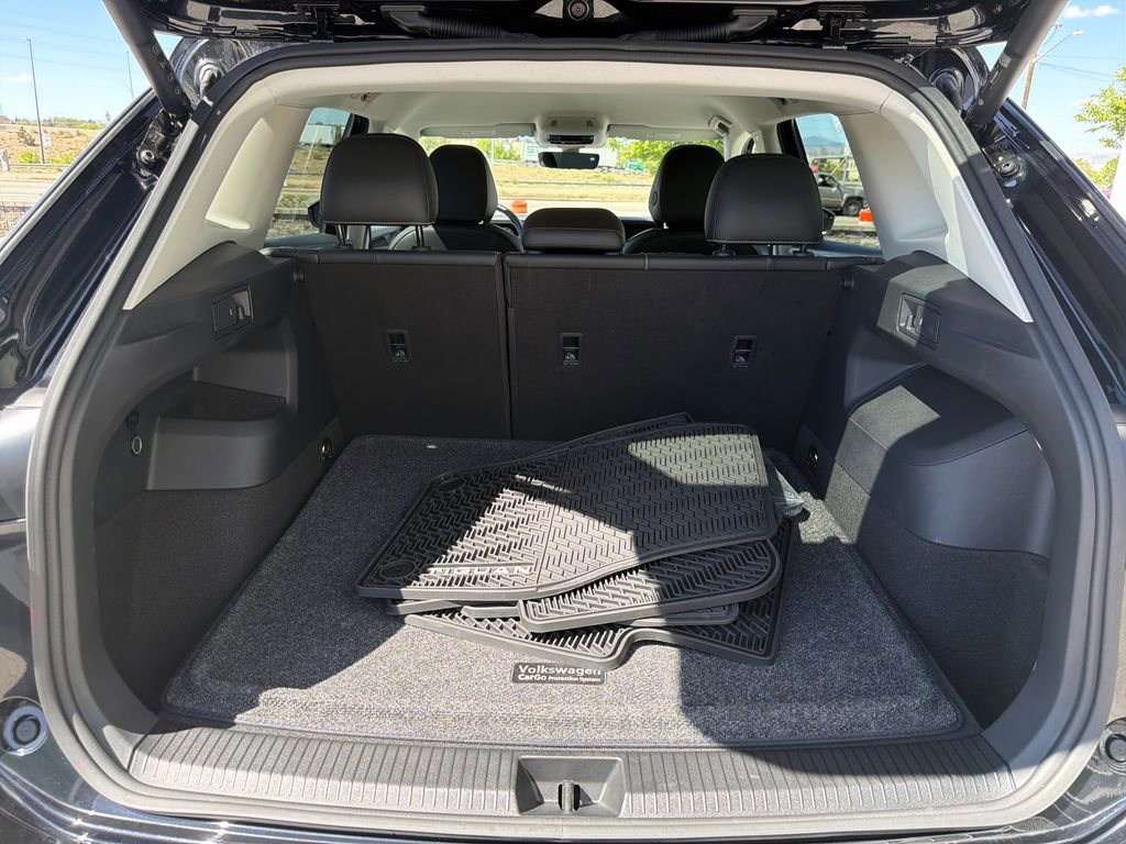 Certified 2025 Volkswagen Tiguan SE AWD/4WD image 24