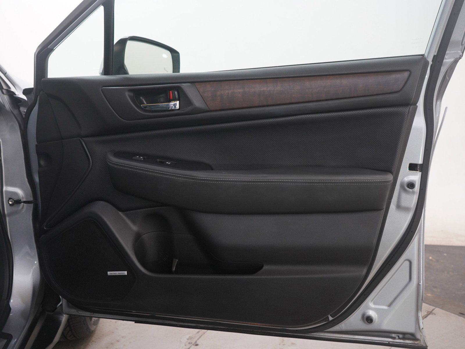 Used 2017 Subaru Outback 2.5i Limited image 9