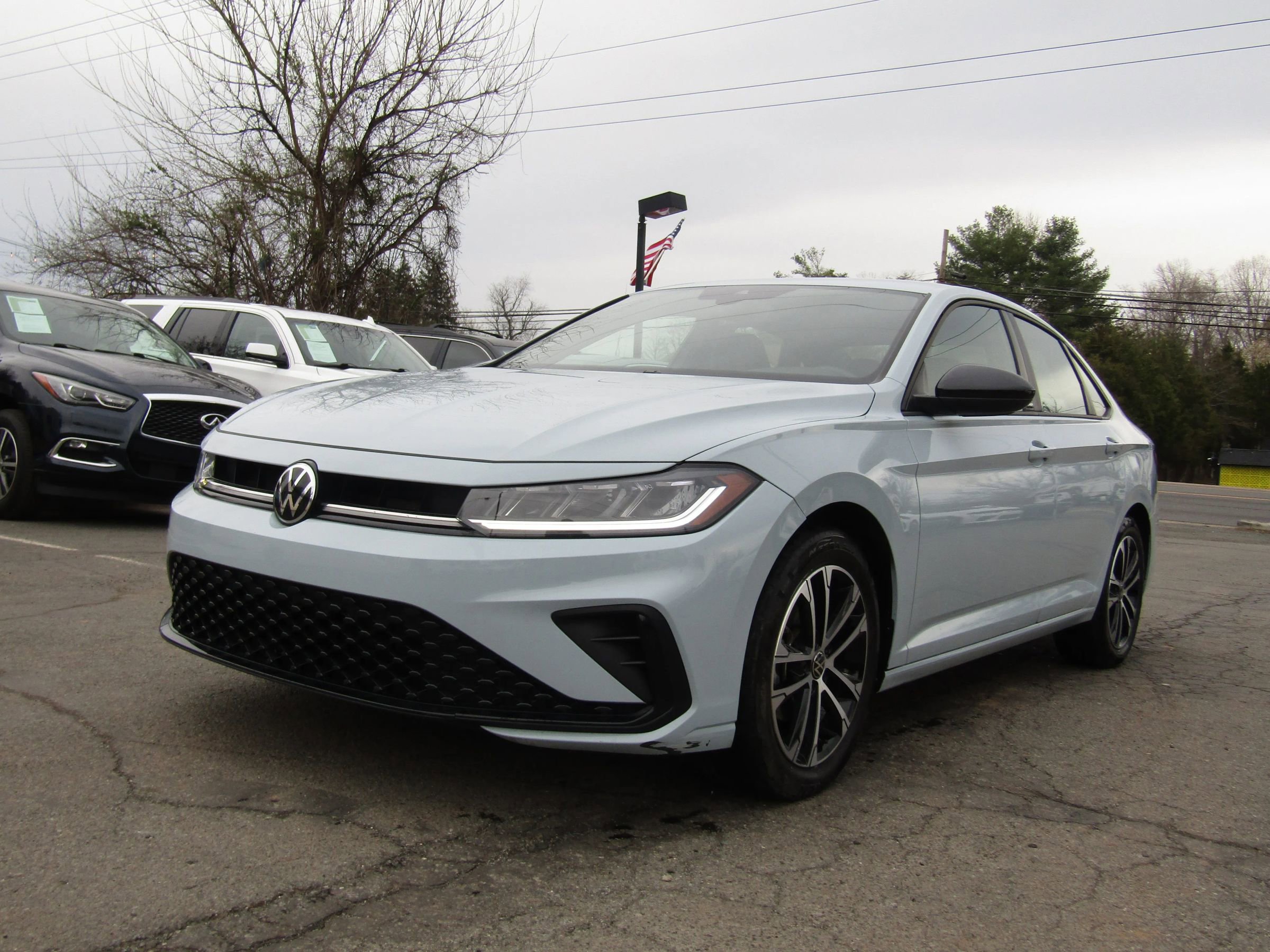 Used 2025 Volkswagen Jetta Sport image 3