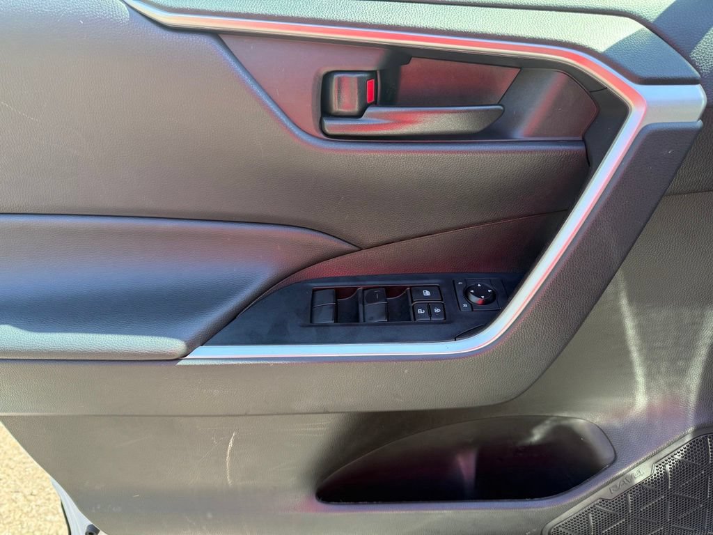 Certified 2022 Toyota RAV4 LE AWD/4WD image 14