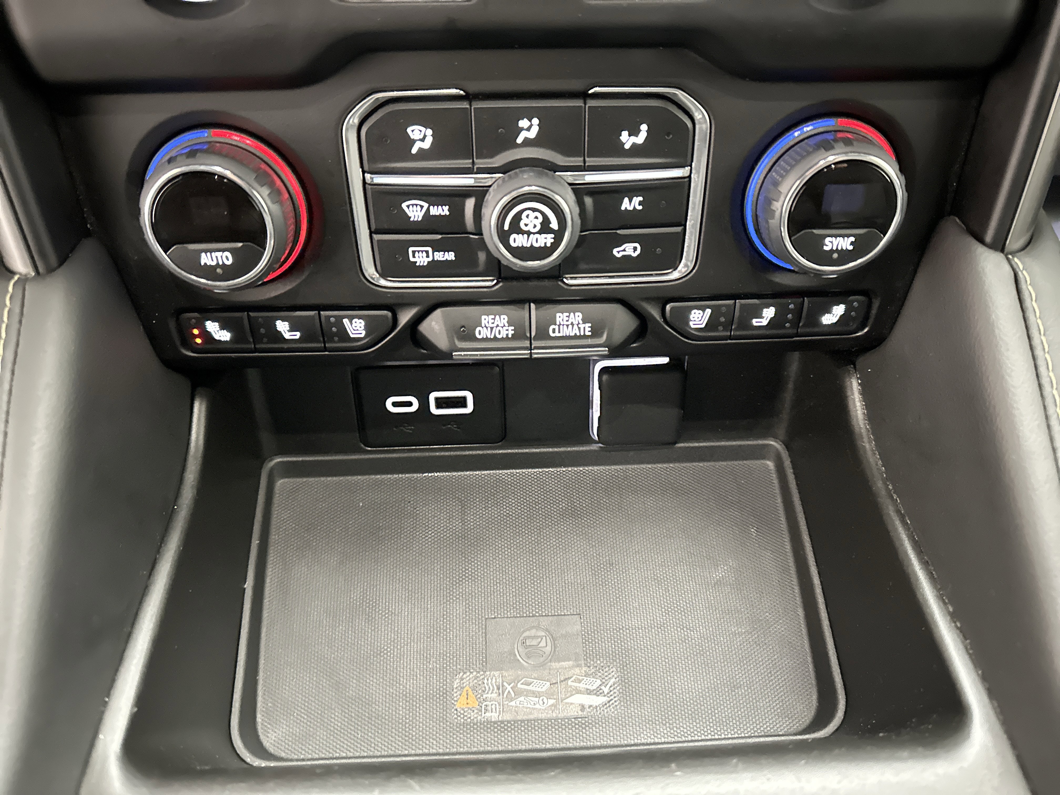 Used 2024 Chevrolet Suburban Premier image 41