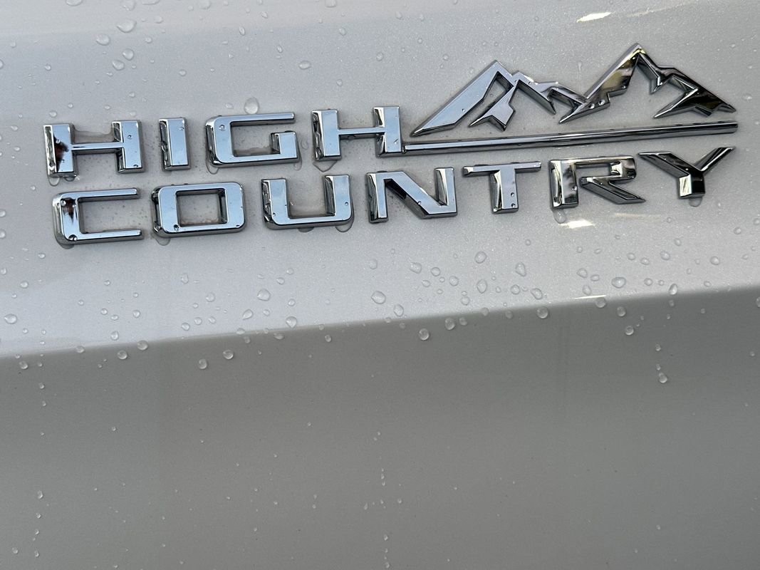 Used 2023 Chevrolet Suburban High Country w/ Premium Package 2 image 9