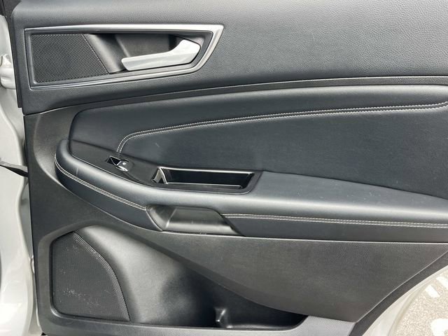 Used 2017 Ford Edge Titanium w/ Technology Package FWD image 26