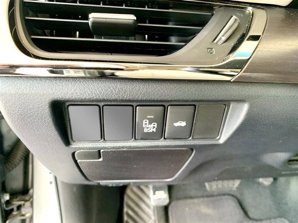 Used 2017 Toyota Avalon XLE Premium image 26