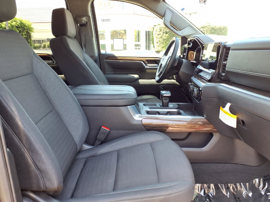Used 2026 Chevrolet Silverado 1500 LT Trail Boss w/ Protection Package AWD/4WD image 7