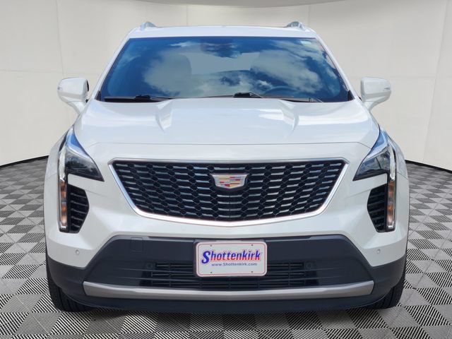 Used 2022 Cadillac XT4 Premium Luxury w/ Cold Weather Package FWD image 2