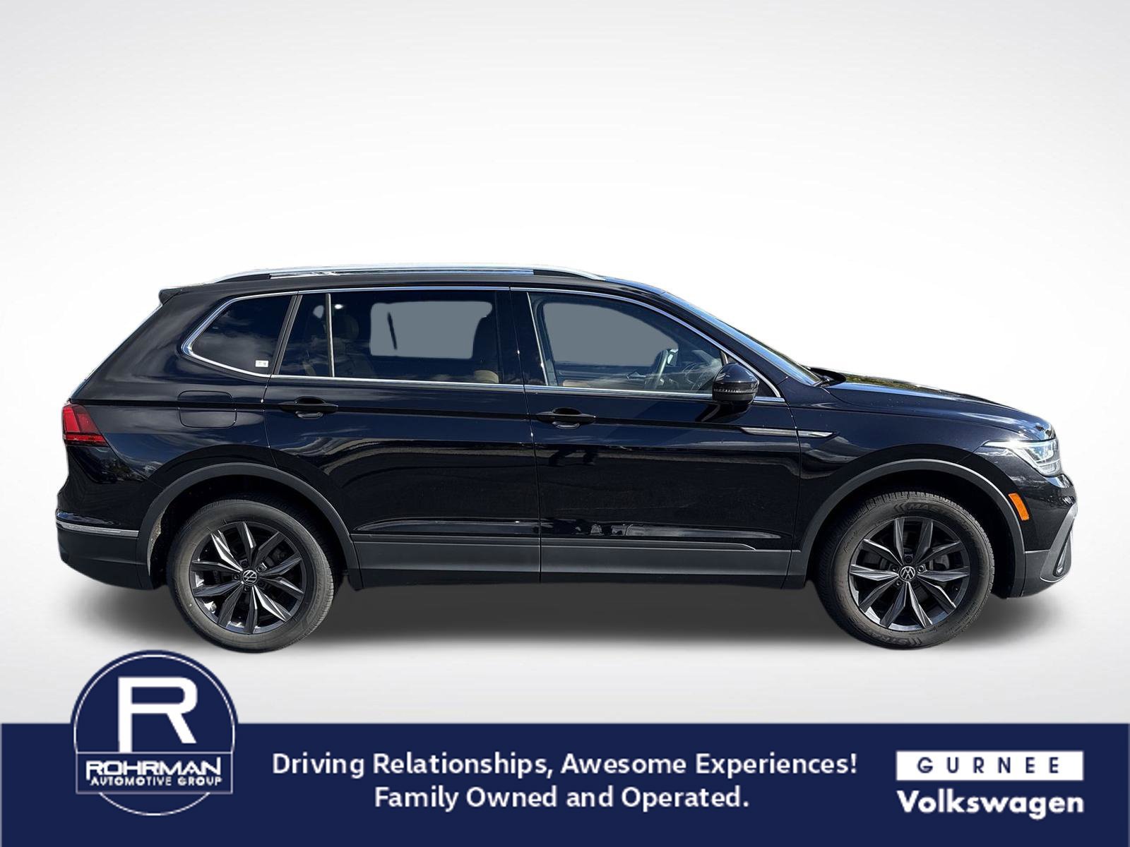 Used 2023 Volkswagen Tiguan SE w/ Panoramic Sunroof Package AWD/4WD image 11