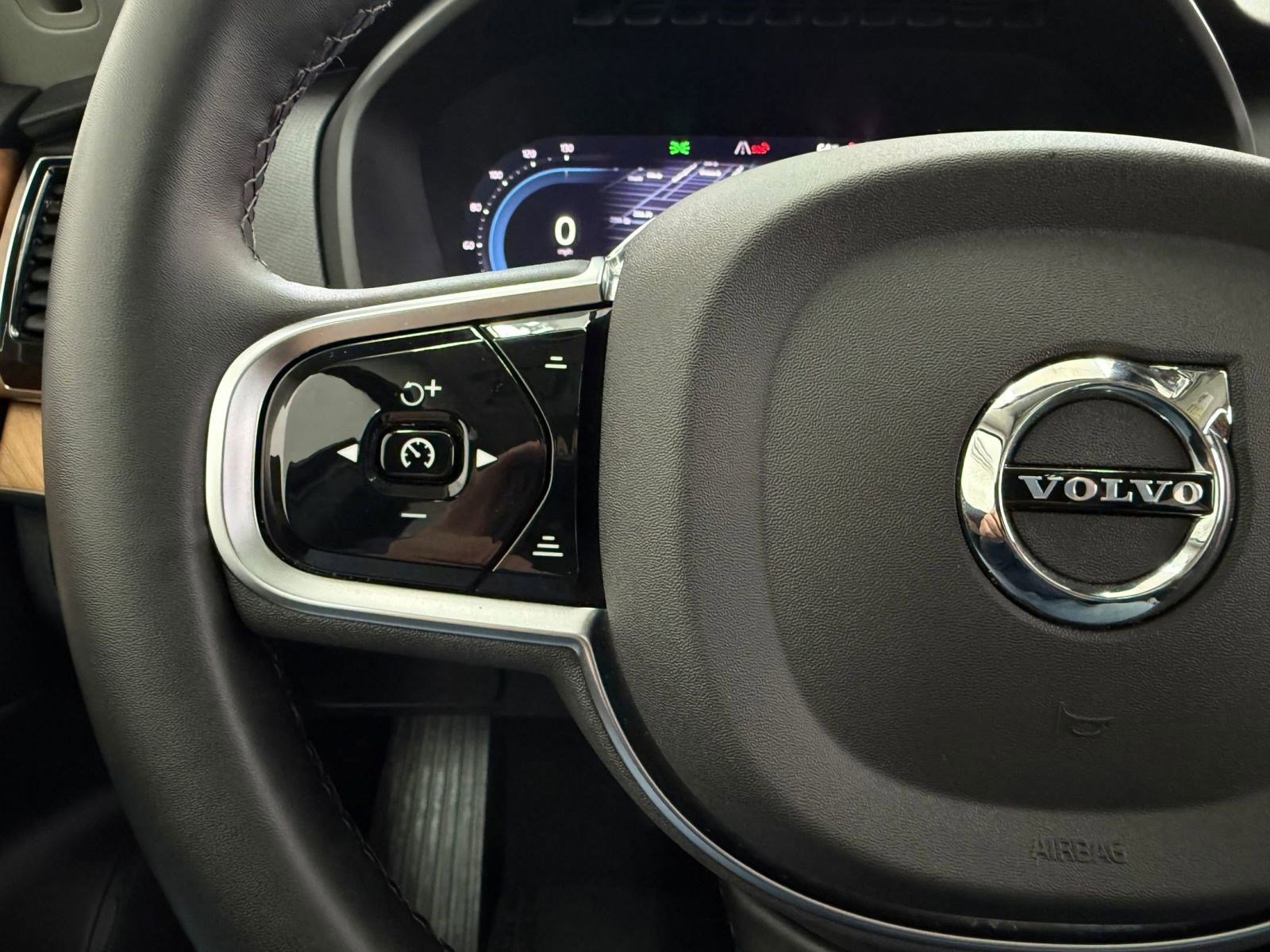 Used 2025 Volvo XC90 B6 Plus image 15