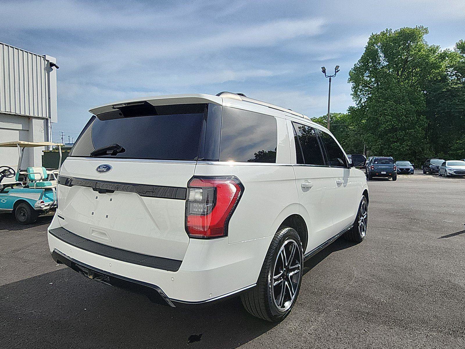 Used 2021 Ford Expedition Limited AWD/4WD image 5