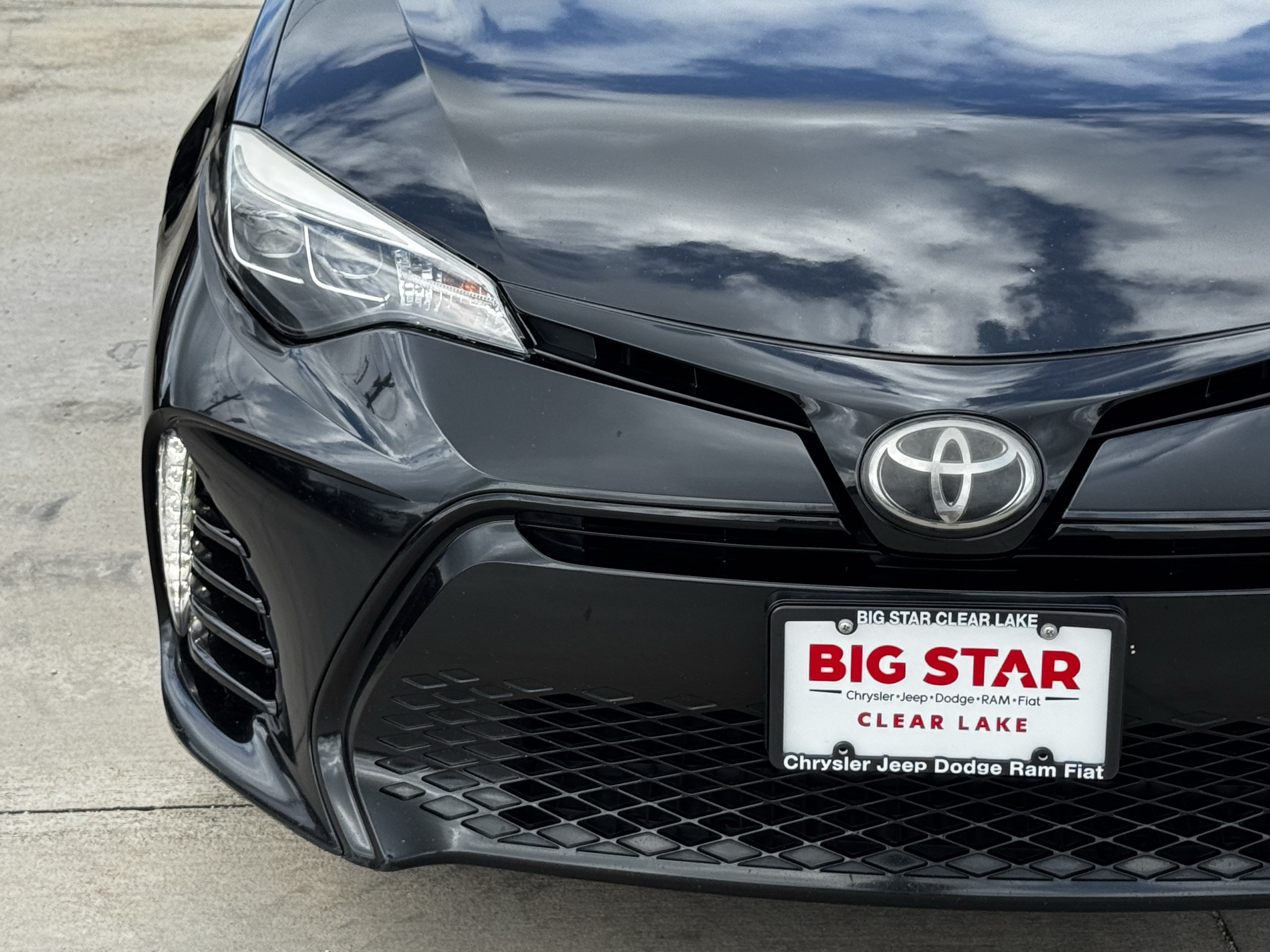 Used 2019 Toyota Corolla XSE FWD image 6