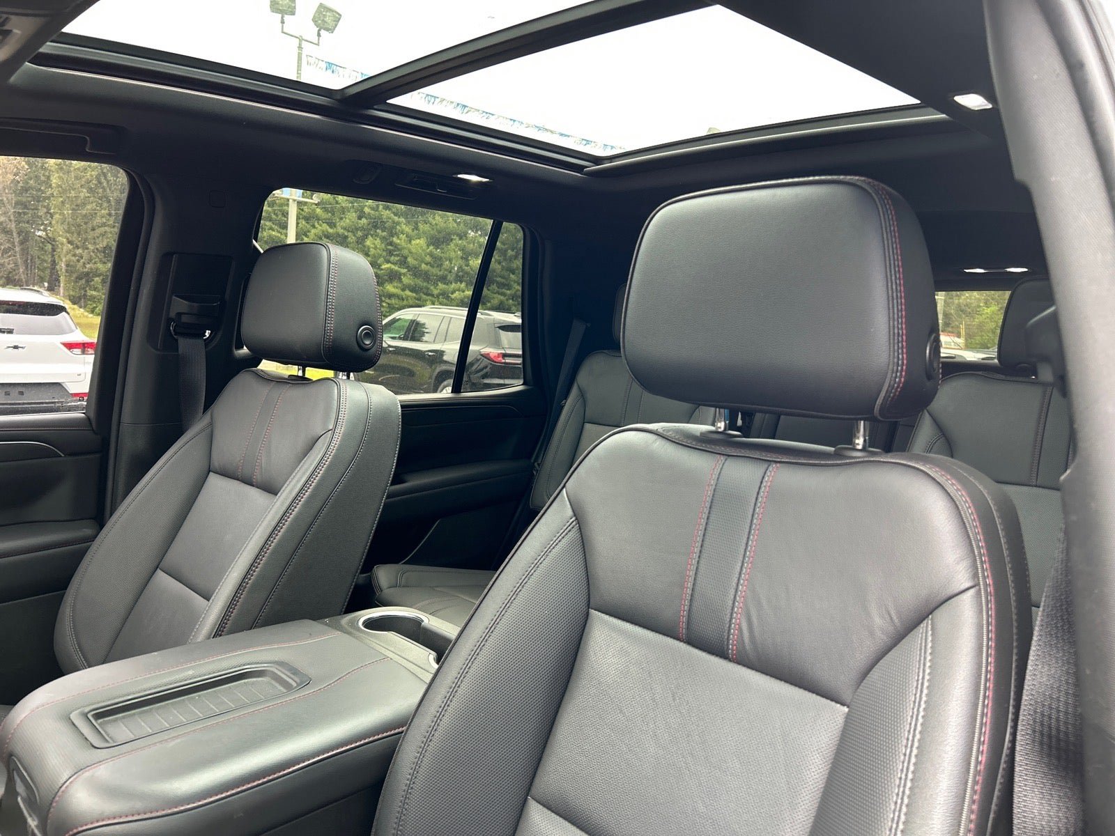 Used 2022 Chevrolet Tahoe RST w/ Luxury Package AWD/4WD image 13