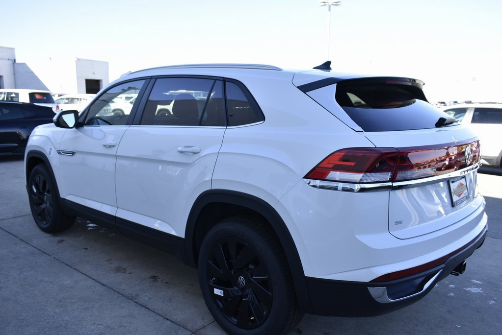 Certified 2025 Volkswagen Atlas Cross Sport SE image 4