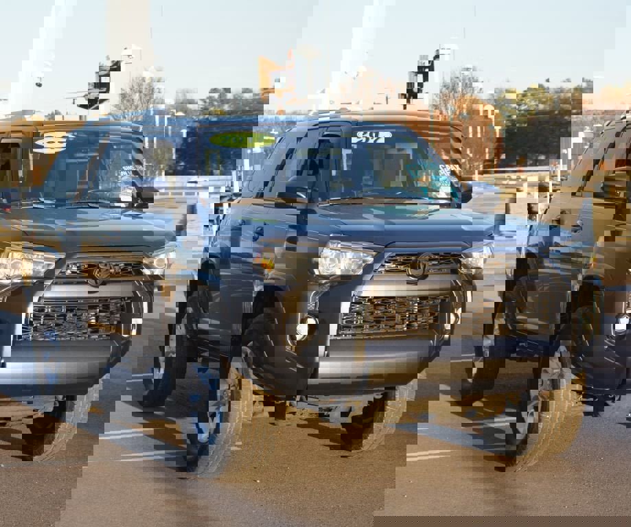 Used 2017 Toyota 4Runner SR5 image 2