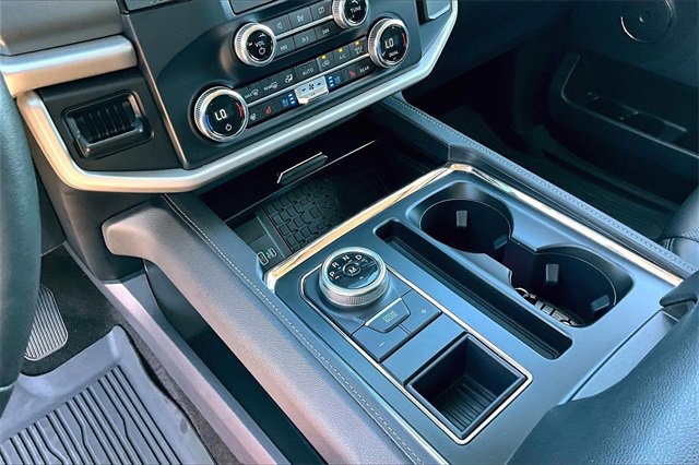 Used 2022 Ford Expedition XLT image 13