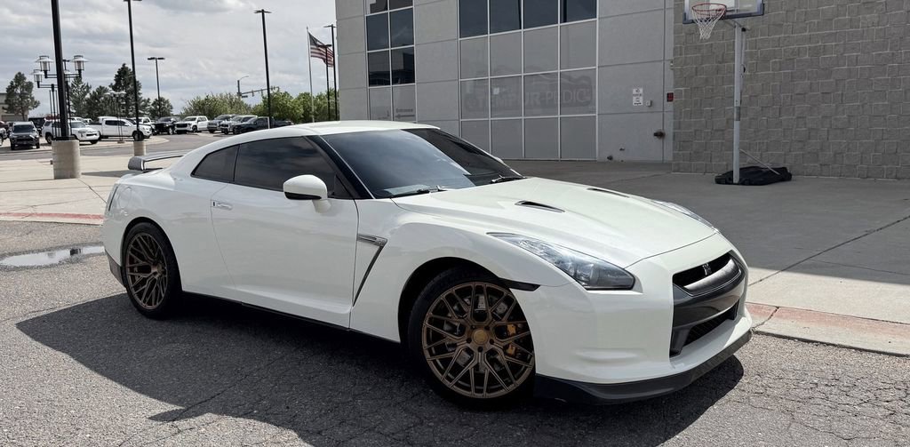 Used 2009 Nissan GT-R Premium AWD/4WD image 2