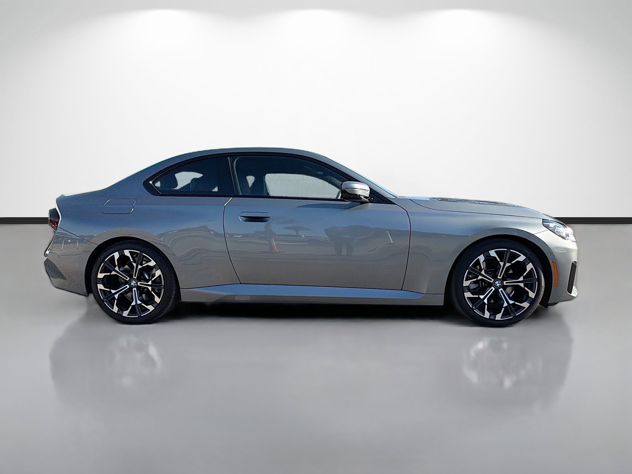 Used 2025 BMW 230i Coupe w/ Parking Assistance Package RWD image 2