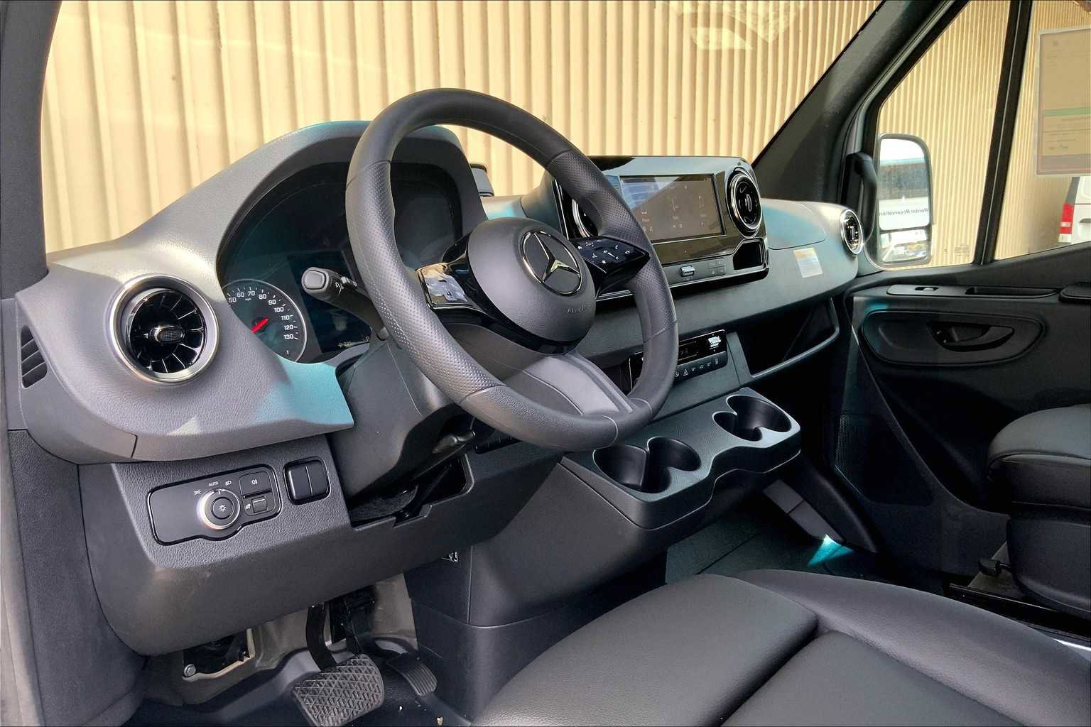 New 2025 Mercedes-Benz Sprinter 2500 image 18
