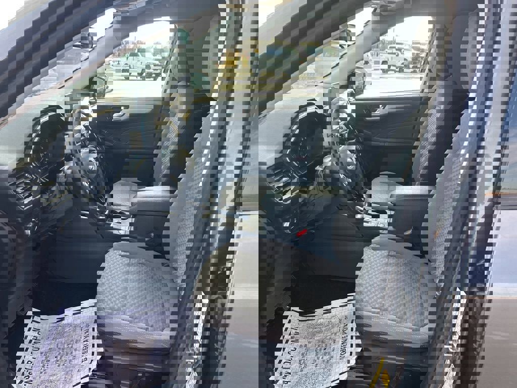 Used 2021 Ford Escape SE w/ SE Sport Appearance Package image 10