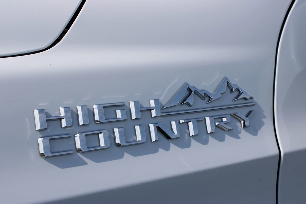 New 2026 Chevrolet Suburban High Country image 19