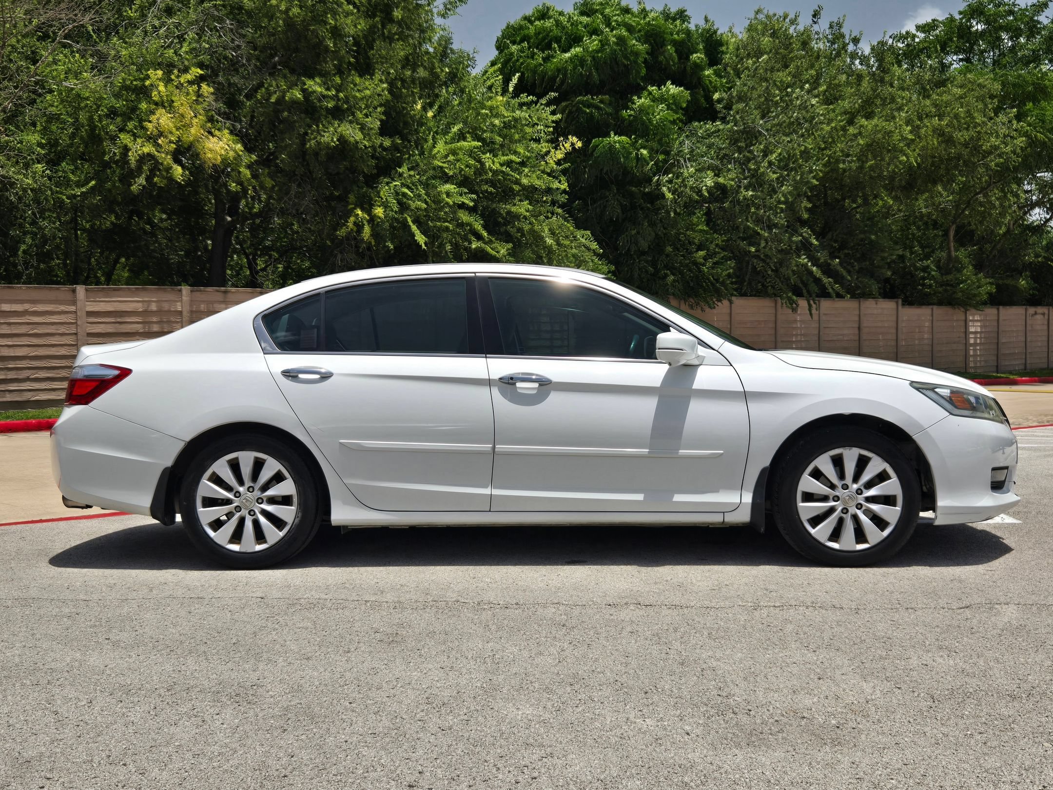 Used 2014 Honda Accord EX-L image 2