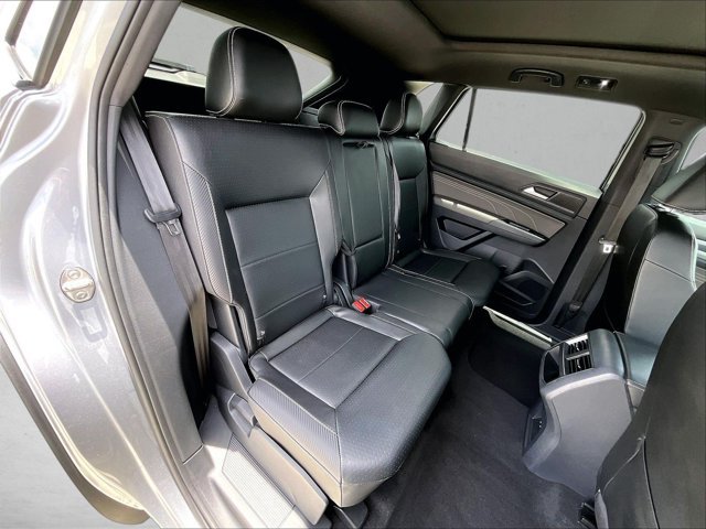 Used 2022 Volkswagen Atlas Cross Sport SEL R-Line AWD/4WD image 29