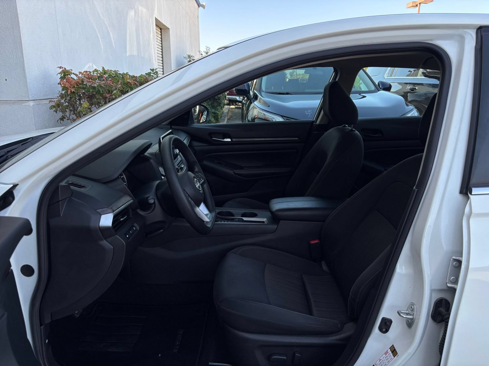 Used 2025 Nissan Altima 2.5 SV FWD image 27