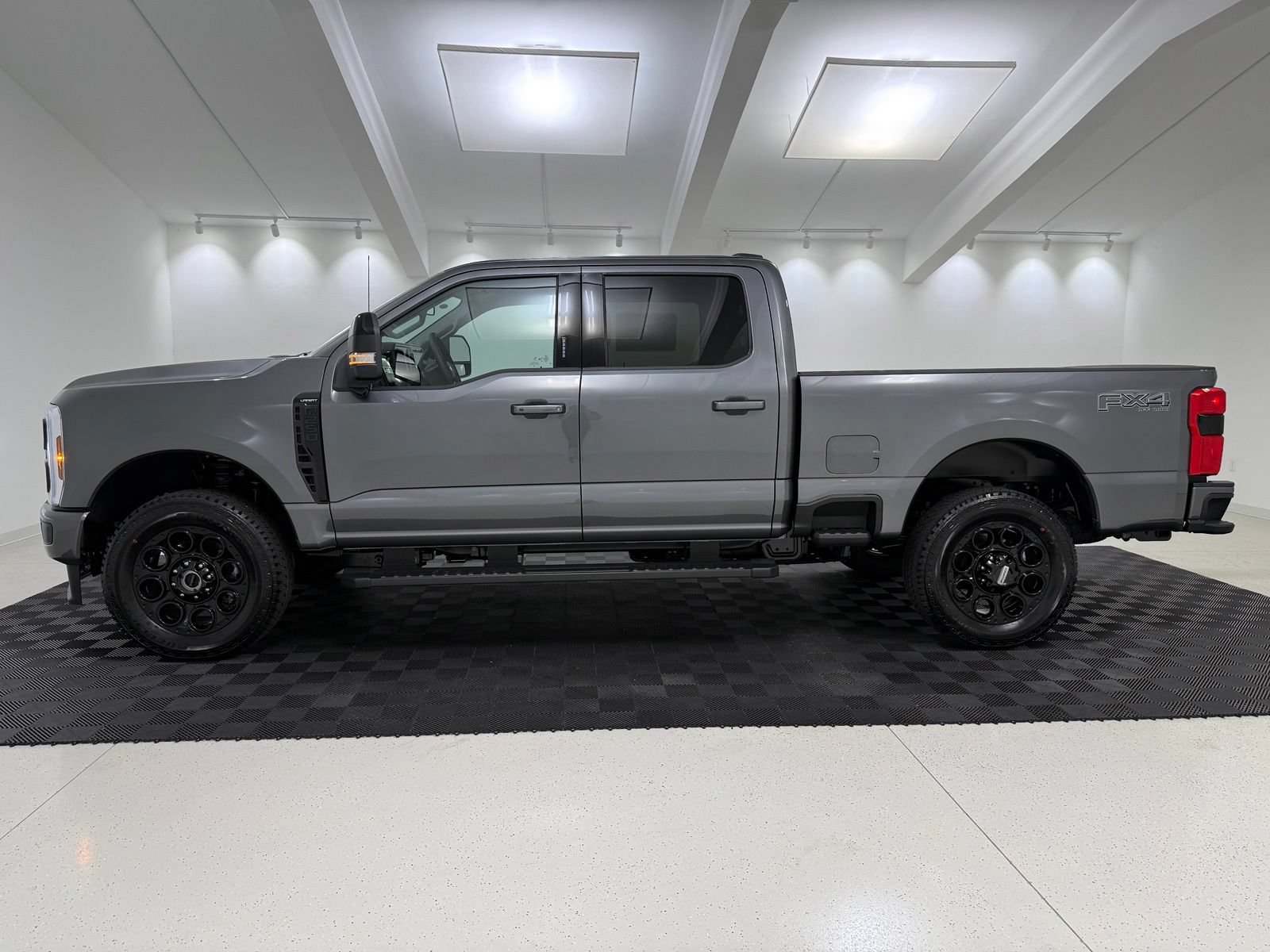 New 2026 Ford F250 Lariat w/ Black Appearance Package AWD/4WD image 4