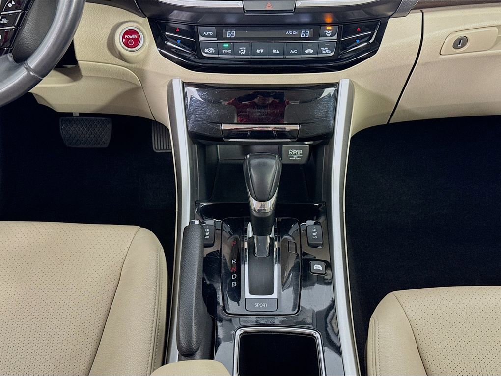 Used 2017 Honda Accord Touring image 37