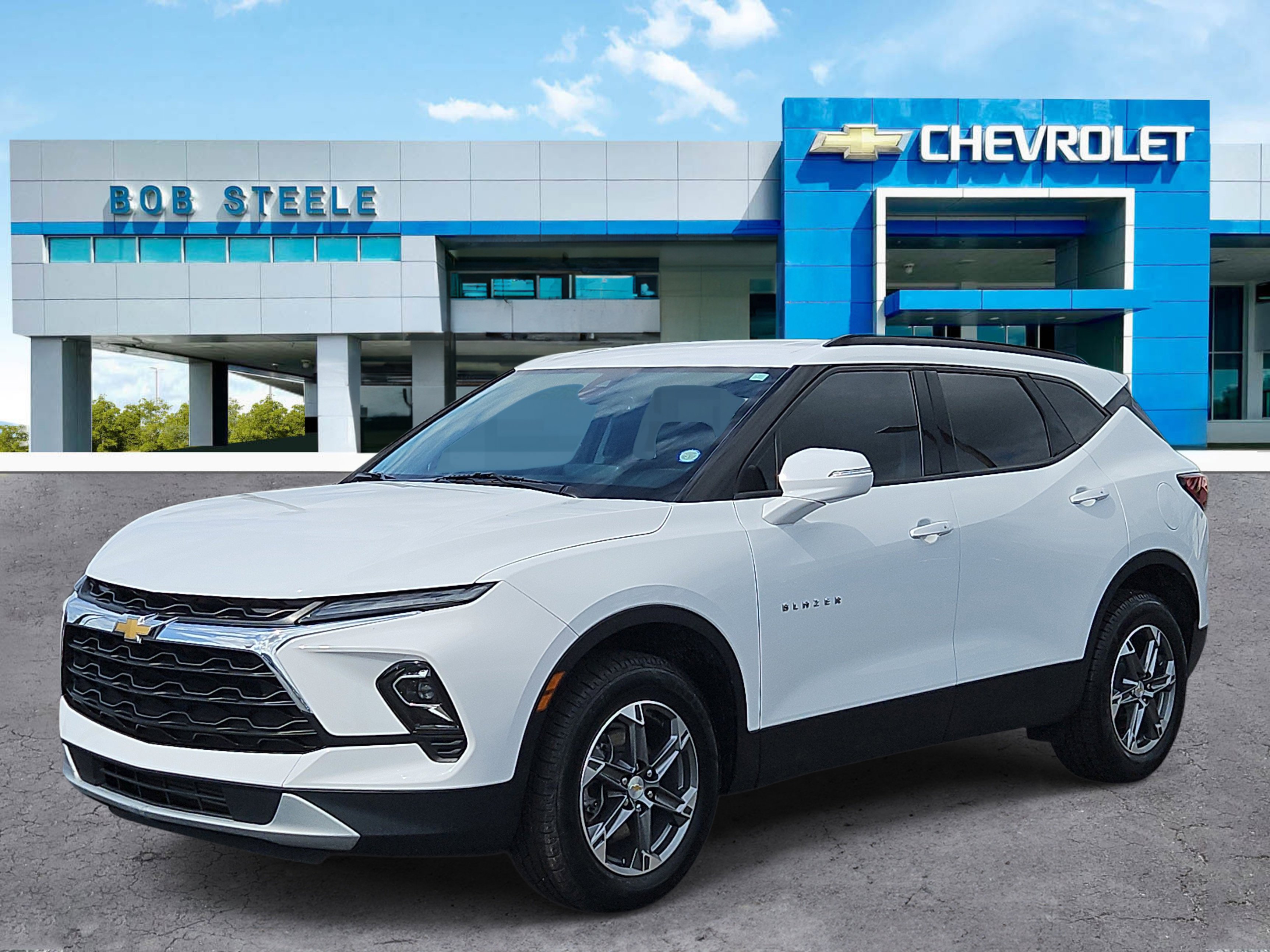 Used 2023 Chevrolet Blazer LT FWD image 2