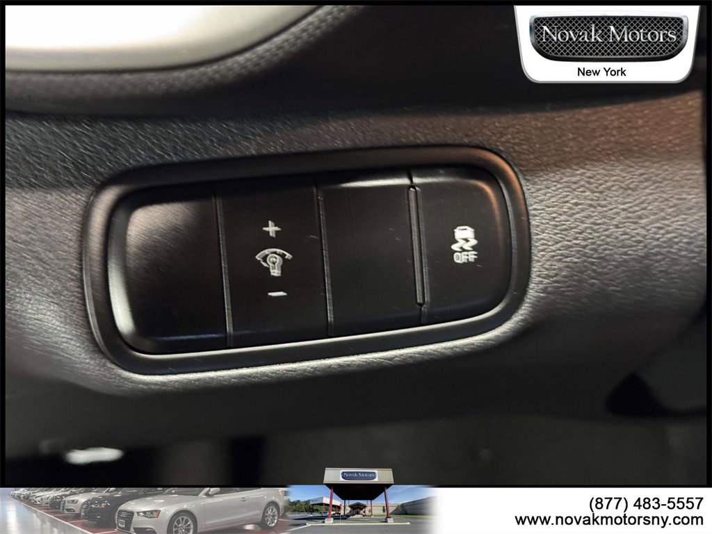 Used 2025 Hyundai Venue SEL image 16