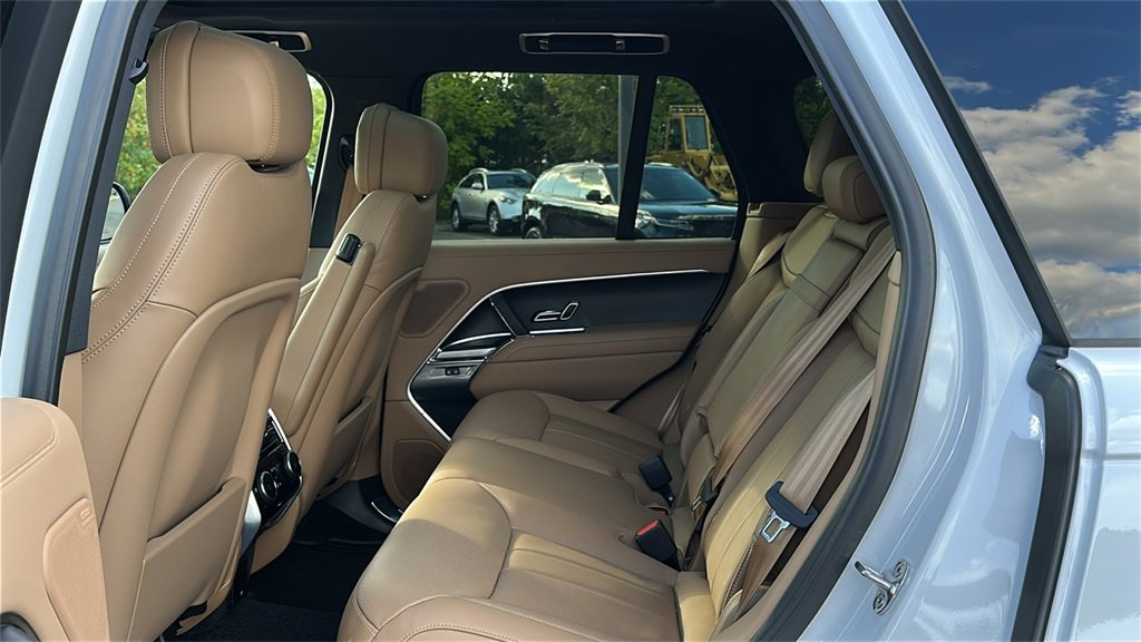 New 2025 Land Rover Range Rover SE image 24