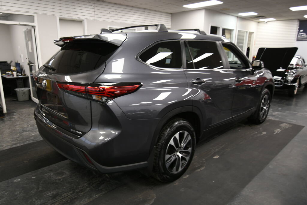 Certified 2023 Toyota Highlander XLE image 7