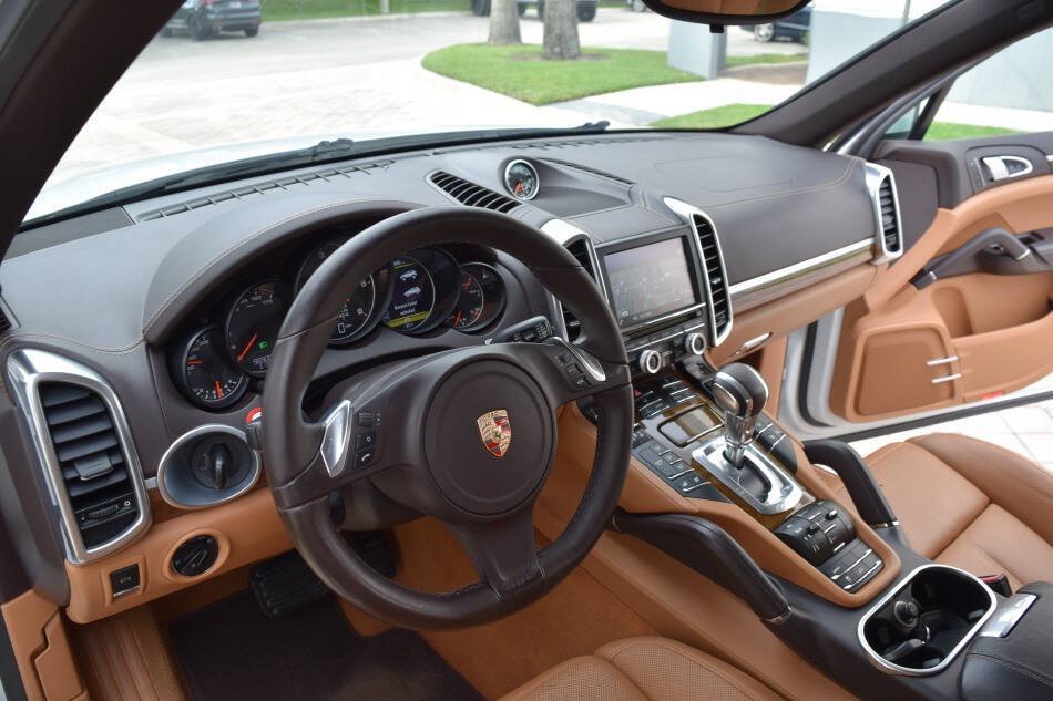 Used 2013 Porsche Cayenne Diesel AWD/4WD image 42
