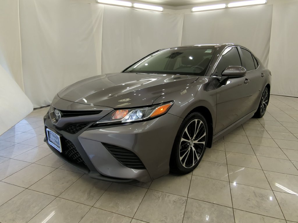 Used 2018 Toyota Camry SE w/ Moonroof Package FWD image 4