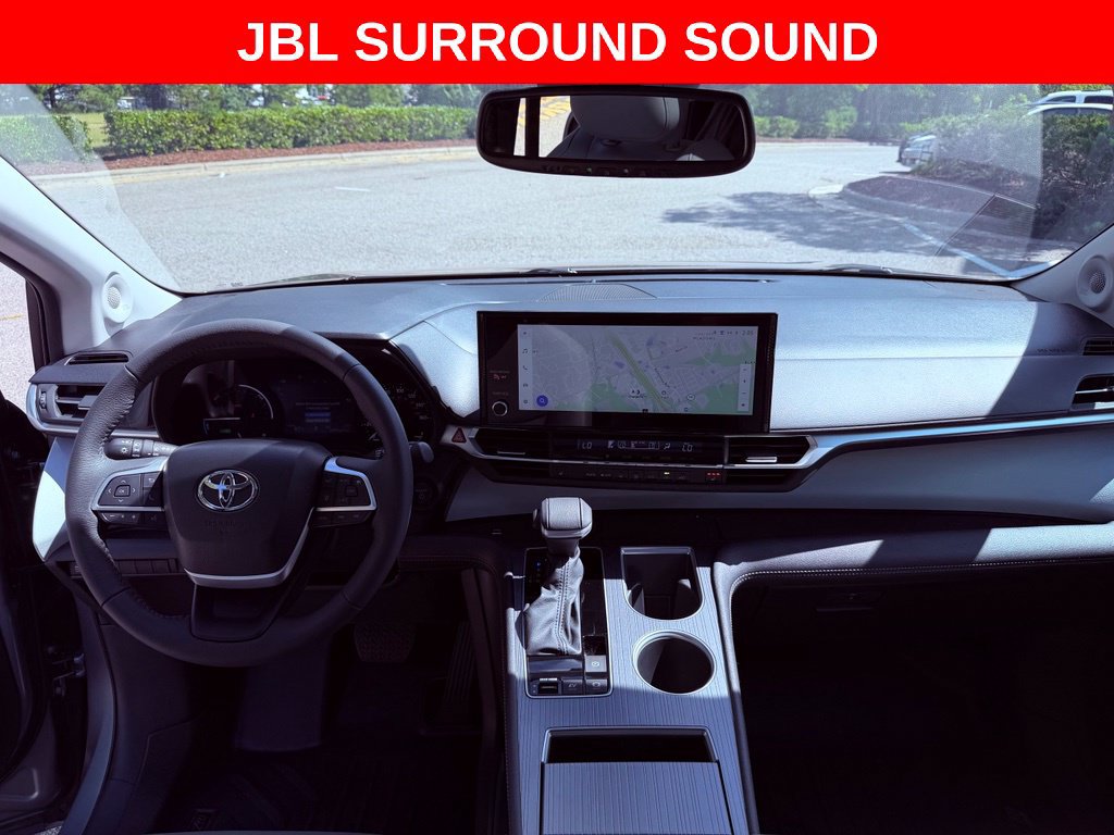 Used 2026 Toyota Sienna XLE FWD image 11