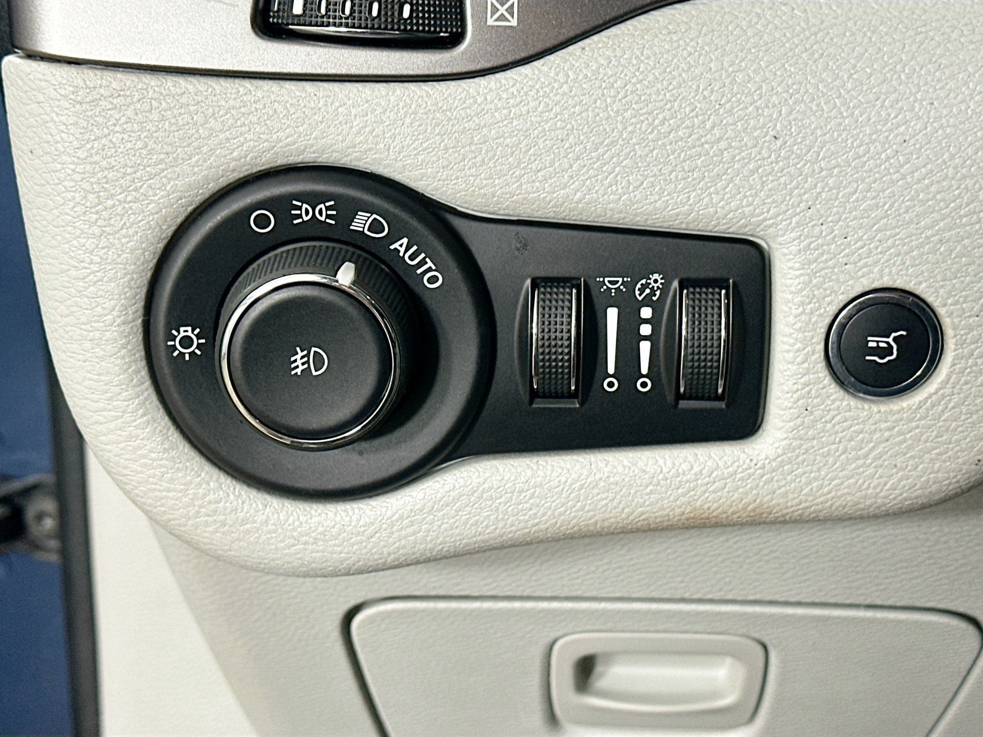 Used 2020 Jeep Cherokee Limited AWD/4WD image 11