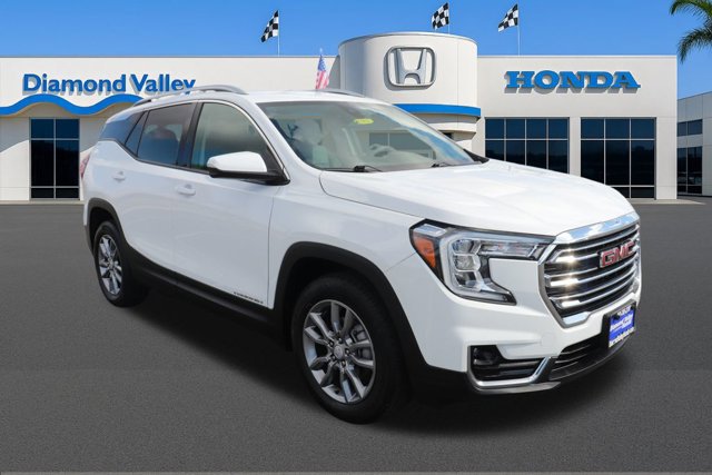 Used 2024 GMC Terrain SLT image 1