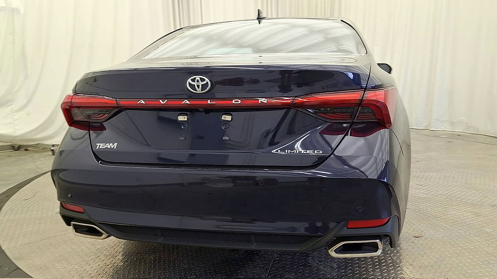 Used 2022 Toyota Avalon Limited w/ Advanced Safety Package image 2