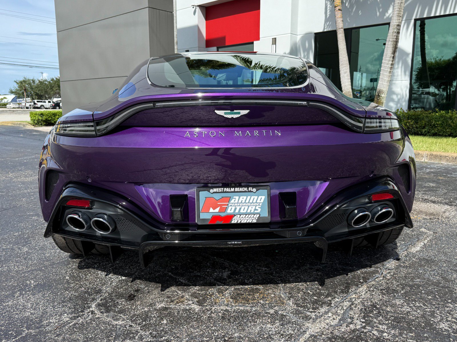 Used 2025 Aston Martin V8 Vantage Coupe RWD image 22
