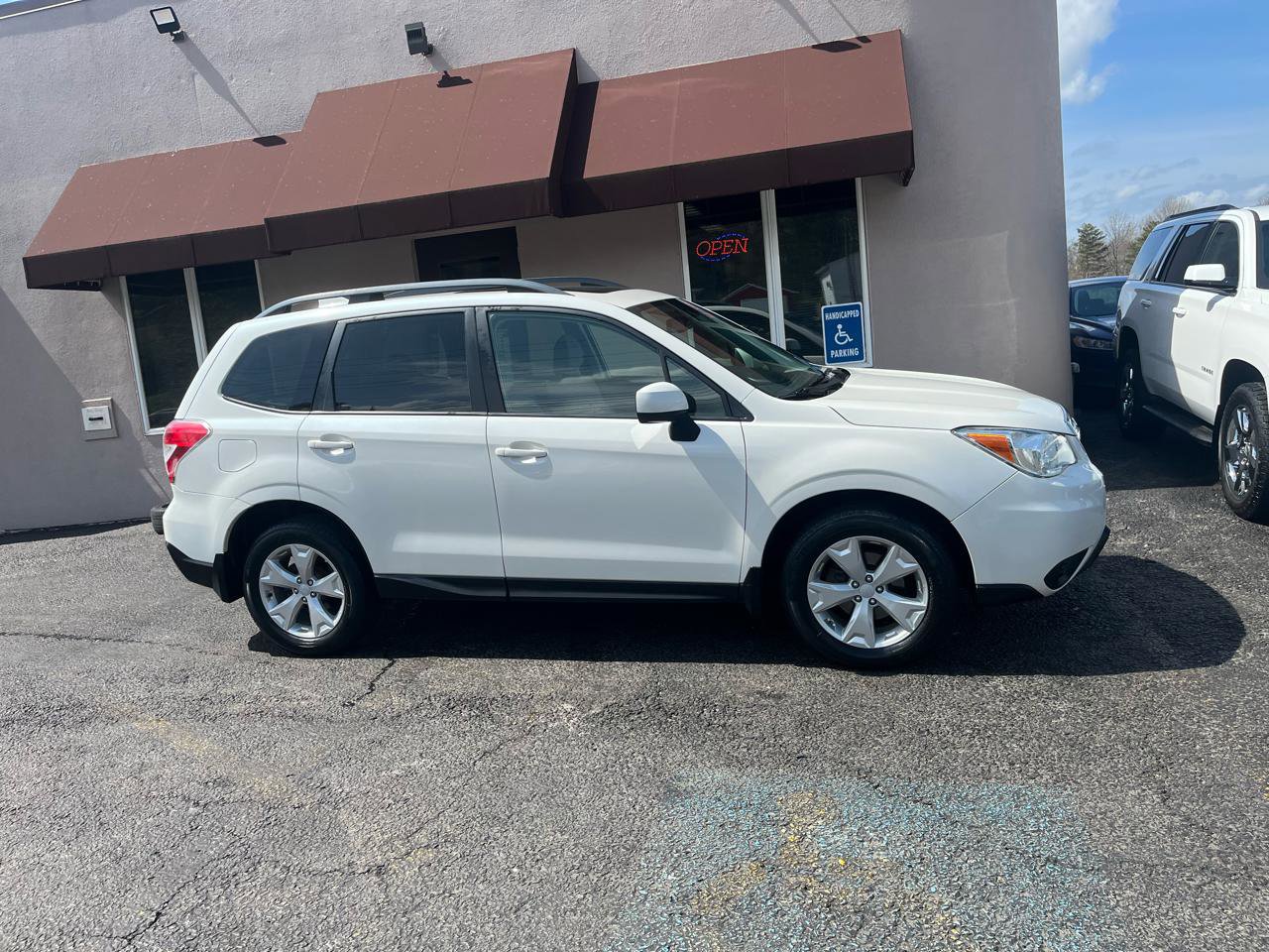 Used 2016 Subaru Forester 2.5i Premium w/ All-Weather Package AWD/4WD image 4